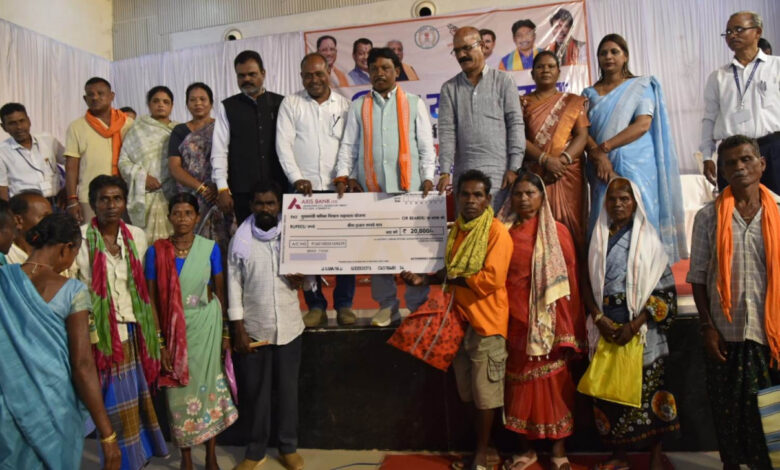 श्रमिक सम्मेलन में योजनाओं की सौगात से खिले श्रमिकों के चेहरे श्रमिक सम्मेलन में योजनाओं की सौगात से खिले श्रमिकों के चेहरे