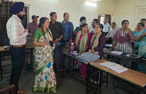 जनगणना प्रभारी ने मोहबाबाजार स्कूल जनगणना प्रशिक्षण केन्द्र का किया औचक निरीक्षण