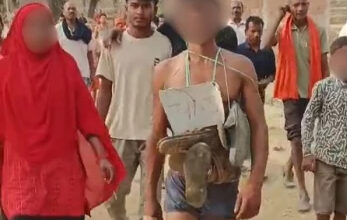 चोरी के संदेह में ग्रामीणों ने अर्धनग्न कर पत्नी के साथ जूते-चप्पलों की माला पहनाकर पस्ता गांव में घुमाया