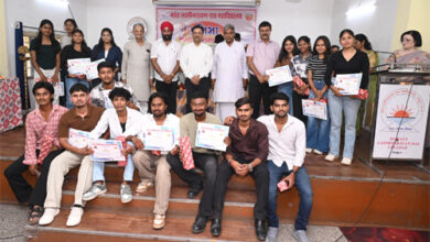 महंत कालेज के पुरस्कार वितरण समारोह में कुलपति डॉ. शुक्ल ने कहा हमारी शिक्षा सबसे पहले देश के लिए है