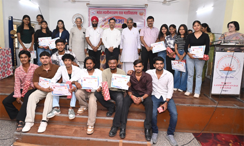 महंत कालेज के पुरस्कार वितरण समारोह में कुलपति डॉ. शुक्ल ने कहा हमारी शिक्षा सबसे पहले देश के लिए है