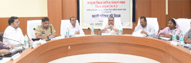 कैबिनेट मंत्री अग्रवाल ने ली डीएमएफ शासी परिषद की बैठक, लंबित कार्य शीघ्र पूर्ण करने के दिए निर्देश
