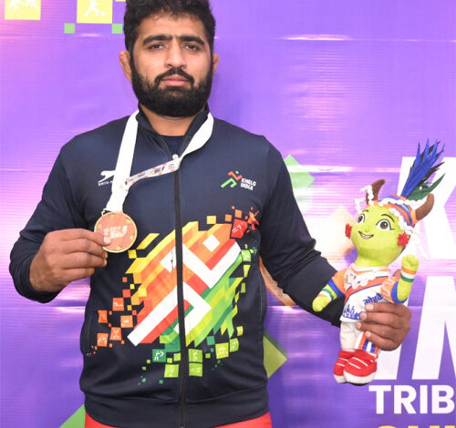 दूध बेचने से लेकर पहला करियर गोल्ड जीतने तक: जम्मू-कश्मीर के हमाम हुसैन की प्रेरणादायक कहानी