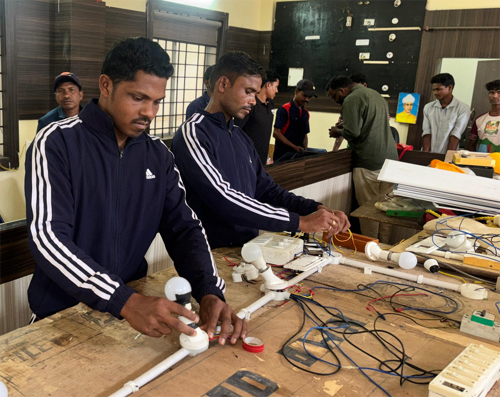 अंधेरे से उजाले की ओर- पुनर्वास नीति ने संवारा विनोद का भविष्य, बारूद की गंध की जगह अपने भविष्य विकास गढने लगे हैं