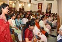 राज्यपाल डेका ने महाविद्यालय की छात्राओं से हुए रूबरू, सफलता के लिए दिया मार्गदर्शन