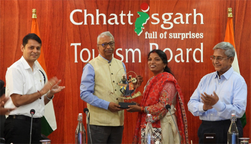 केरल के मुख्य सचिव डॉ. ए. जयतिलक का छत्तीसगढ़ दौरा, छत्तीसगढ़ टूरिज्म बोर्ड में किया गया भव्य स्वागत केरल के मुख्य सचिव डॉ. ए. जयतिलक का छत्तीसगढ़ दौरा, छत्तीसगढ़ टूरिज्म बोर्ड में किया गया भव्य स्वागत