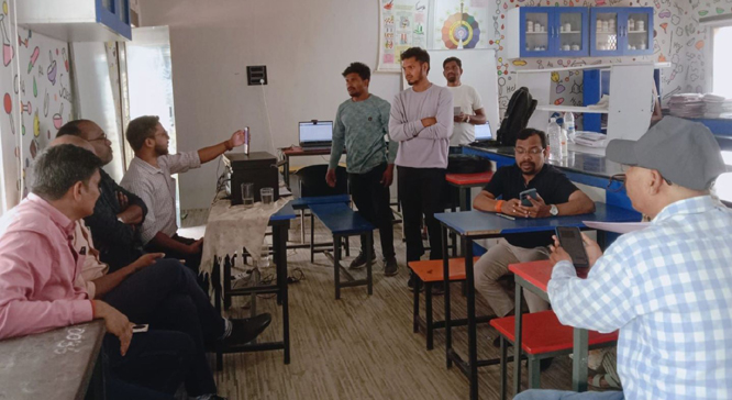 आधार शिविर में छात्र-छात्राओं की कम उपस्थिति पर एसडीएम ने दिए कार्रवाई के निर्देश