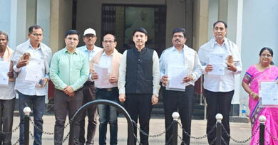 कलेक्टर ने 9 सेवानिवृत्त कर्मियों का किया सम्मानित