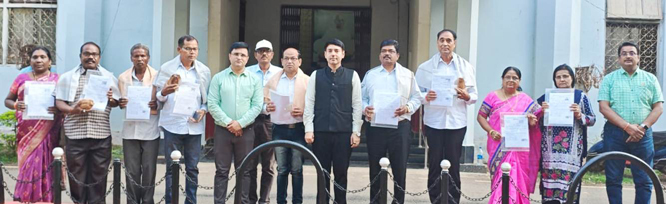 कलेक्टर ने 9 सेवानिवृत्त कर्मियों का किया सम्मानित