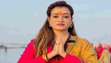 हर्षा रिछारिया का संन्यास विवाद: संत समाज ने परंपरा के खिलाफ बताया, रोक लगाने की मांग