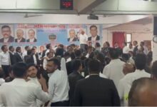 जिला अदालत में चुनाव को लेकर हंगामा, दो गुट आमने-सामने