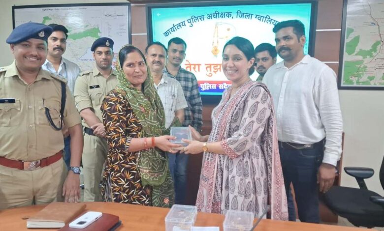 ग्वालियर पुलिस ने CCTV से 22 लाख के गहने बरामद, महिलाओं ने लौटाया बैग