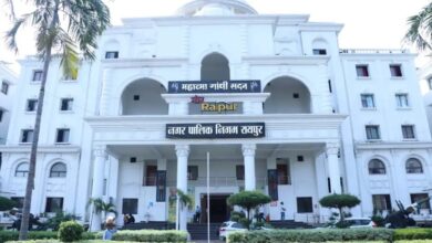 गंदा पानी सप्लाई करने पर निगम की सख्त कार्रवाई