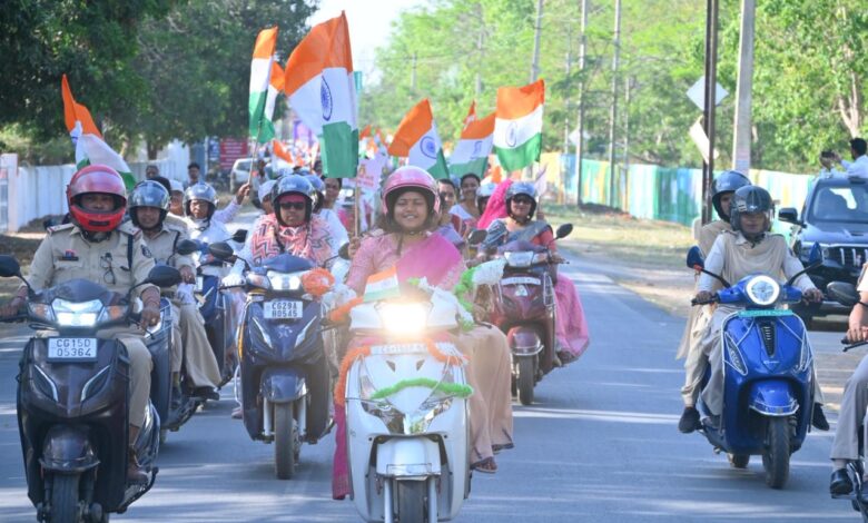 सूरजपुर में ‘नारी शक्ति वंदन’ की गूंज, महिलाओं ने स्कूटी रैली से दिखाया उत्साह