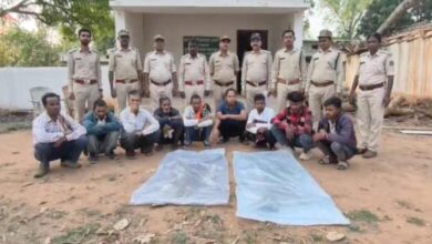 तेंदुए की दो खाल के साथ 9 आरोपी गिरफ्तार