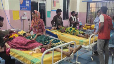 पिकअप हुआ हादसे का शिकार, दो ग्रामीणों की मौत 37 घायल पिकअप हुआ हादसे का शिकार, दो ग्रामीणों की मौत 37 घायल