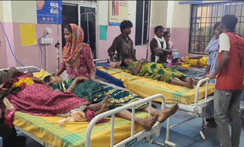 पिकअप हुआ हादसे का शिकार, दो ग्रामीणों की मौत 37 घायल