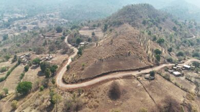 पहाड़ों के बीच बसा चाऊरडोंगरी अब बारहमासी सड़क से जुड़ा