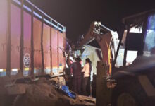 मिनी हाइवा और ट्रक की भिड़ंत में तीन की मौत