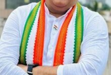 अब कांग्रेस नेता फंसे करेंसी टावर के लिफ्ट में