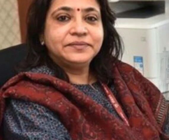 करेंसी टावर के लिफ्ट में फंसी एसीएस ऋचा शर्मा