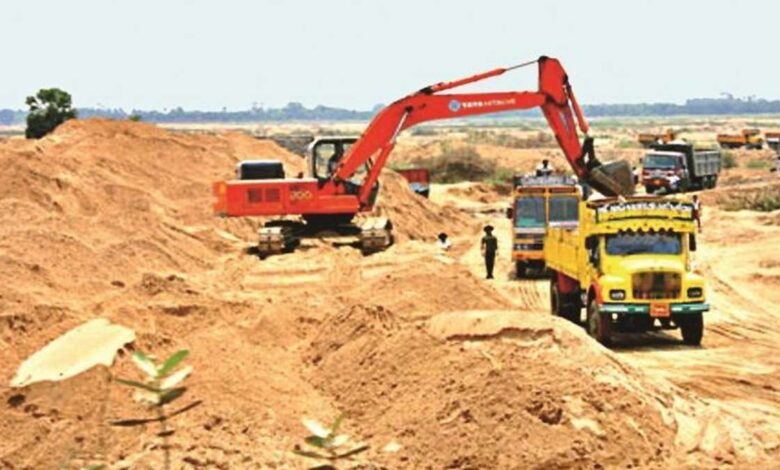 रेत माफियाओं ने वन अमले पर किया हमला, दो गंभीर रेत माफियाओं ने वन अमले पर किया हमला, दो गंभीर