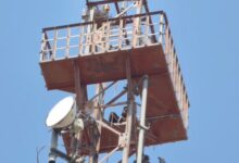 पारिवारिक तनाव के चलते टावर पर चढ़ा युवक