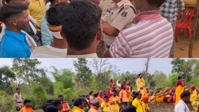 कोंडागांव जिले के नक्सल मुक्त हाेने की घाेषणा के बाद पुलिस खाकी वर्दी धारण कर रहे