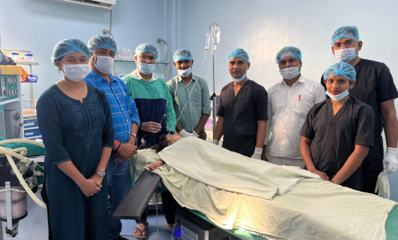 जिला चिकित्सालय मुंगेली में 3 वर्षीय मासूम के गले से सफल ऑपरेशन कर निकाला गया सिक्का