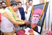 मुख्यमंत्री साय ने ज्योतिबा फुले को पुष्पांजलि अर्पित की