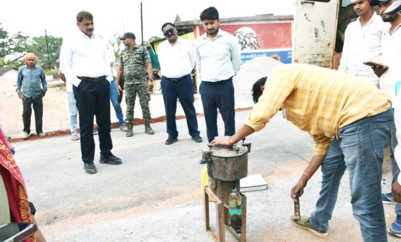 PWD के सड़क निर्माण के औचक निरीक्षण में पहुंचे कलेक्टर, कटिंग करवाकर परखी गुणवत्ता