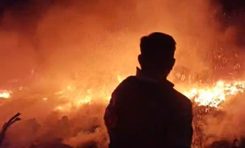 कबाड़ी दुकान में भीषण आग