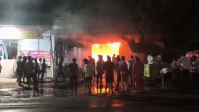 ऑटो स्पेयर पार्ट्स दुकान में लगी आग ऑटो स्पेयर पार्ट्स दुकान में लगी आग