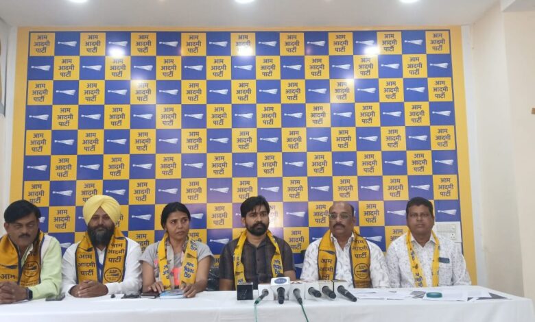 आधी आबादी को अनदेखी करना,सरकार का तानाशाही रवैय्या: उत्तम जायसवाल