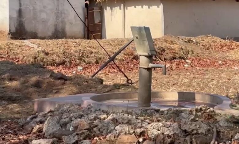 आज भी प्यासे हैं राष्ट्रपति के दत्तक पुत्र