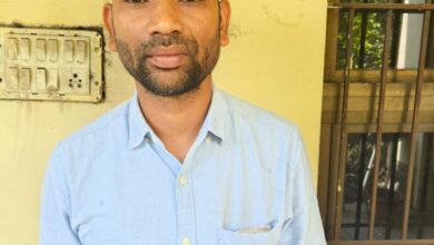 एसीबी ने रिश्वत लेते आरटीओ के बाबू को पकड़ा एसीबी ने रिश्वत लेते आरटीओ के बाबू को पकड़ा