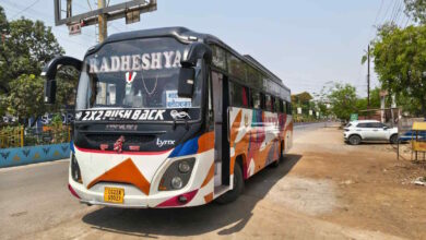 बस में चैन स्नेचिंग की शिकार हुई महिला, कोतवाली में खड़ी की गाड़ी