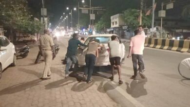 तहसील कार्यालय के सामने कार बिगड़ी, पकडे गए महाराष्ट्र के 2 गांजा तस्कर