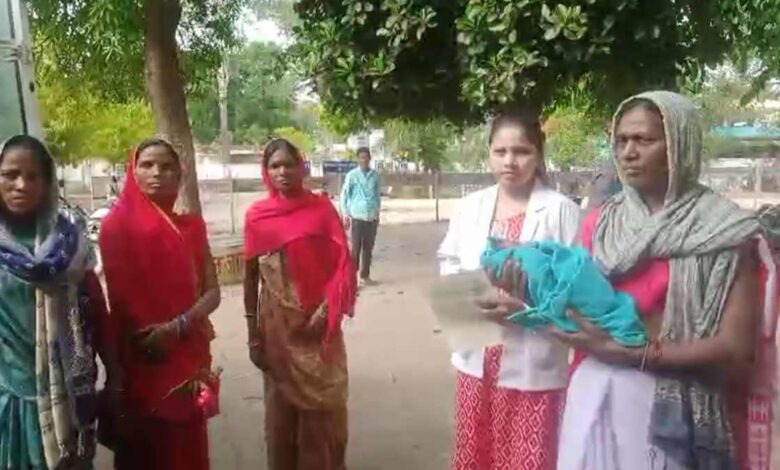 बच्चे को सूने घर में जन्म देने के बाद महिला हुई लापता बच्चे को सूने घर में जन्म देने के बाद महिला हुई लापता