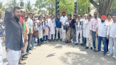 खरगे को पागल कहने पर आक्रोशित कांग्रेसियों ने असम के सीएम हेमंता का पुतला फूका