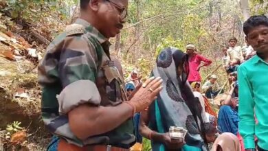 महुआ बिनने जंगल गए व्यक्ति को हाथी ने मारा