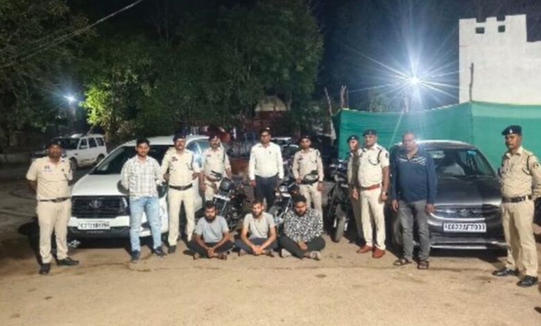 बैंक कर्मियों की सांठगांठ से 3 ठगों ने होल्ड खातों से निकाली रकम