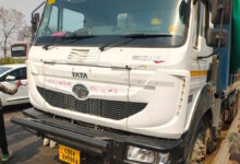 रेत भरे हाइवा ने बाइक सवार दो युवकों को कुचला