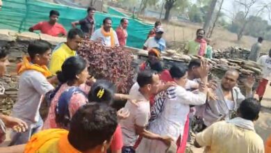 बाहरी परिवार के गांव में ईसाई धर्म का प्रचार करने पर विवाद