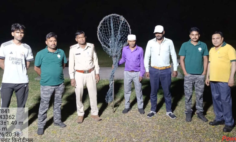 जिंदल कॉलोनी में घूमते दिखा तेंदुआ