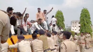 छात्रसंघ चुनाव की मांग को लेकर एनएसयूआई ने विश्वविद्यालयों का घेराव किया छात्रसंघ चुनाव की मांग को लेकर एनएसयूआई ने विश्वविद्यालयों का घेराव किया