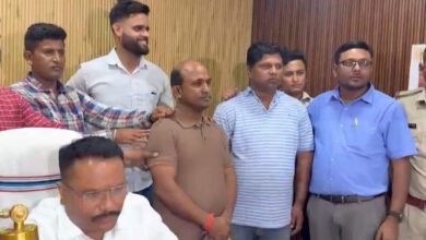 जिन्दा पैंगोलिन के साथ दो तस्कर गिरफ्तार