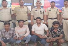 पति के साथ सामान खरीदने गई महिला से गैंगरेप, 4 गिरफ्तार