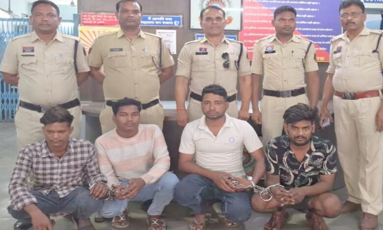 पति के साथ सामान खरीदने गई महिला से गैंगरेप, 4 गिरफ्तार