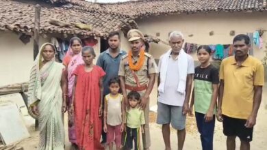 नक्सल प्रभावित गांव में माँ बाप ने की मजदूरी, बेटा बना एसआई नक्सल प्रभावित गांव में माँ बाप ने की मजदूरी, बेटा बना एसआई